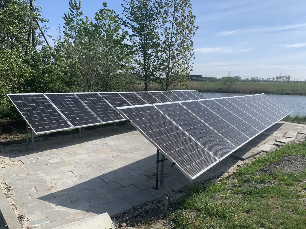 SolarWatt Glas-Glas zonnepanelen bij Groningen geplaatst in De Poffert
